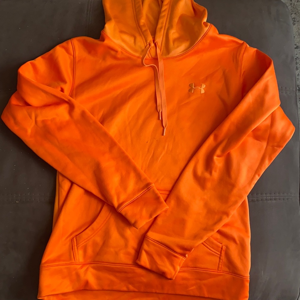 Women’s medium Under Armour hoodie